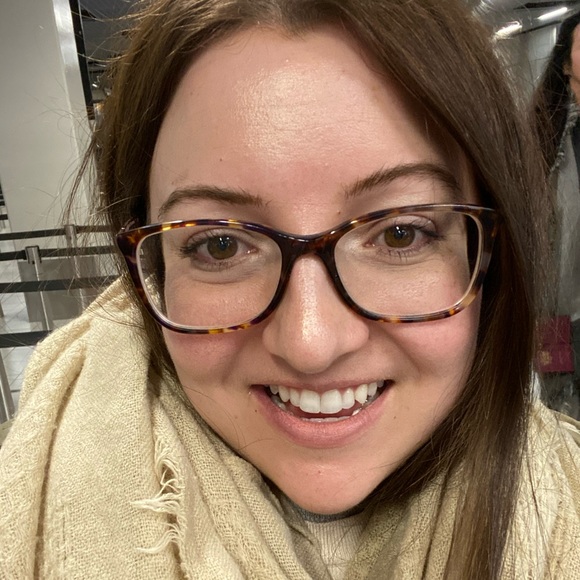 Meet your Posher, Kara - Picture 2 of 5